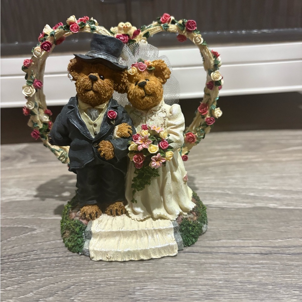 Boyds Bears Wedding Couple with Heart Arch